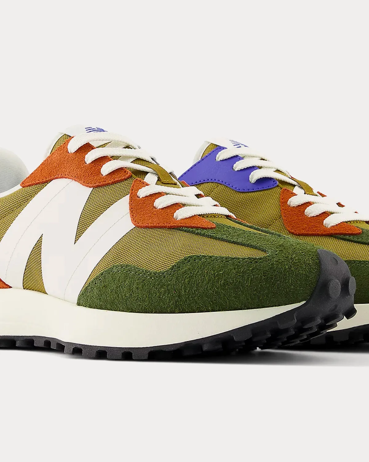327 Kombu / High Desert Low Top Sneakers