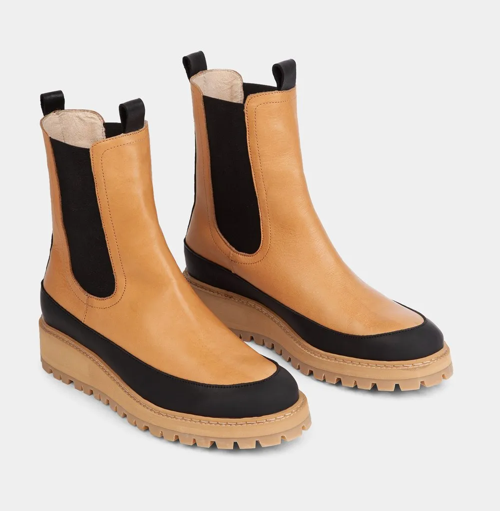 Iowa Tan Chelsea Boots