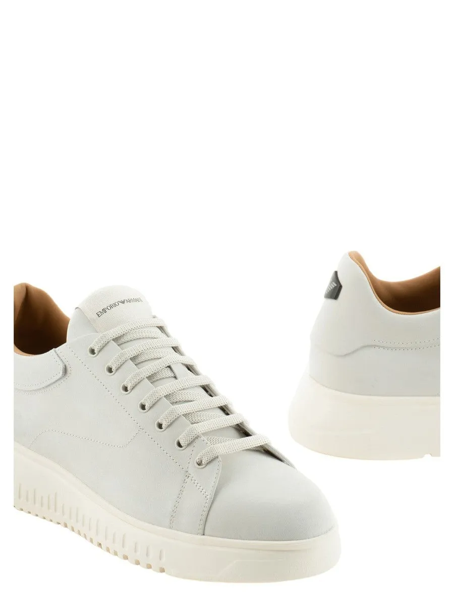 Sneakers in nabuk con suola zigrinata